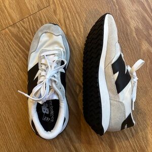 Women’s size 6.5 new balance sneakers